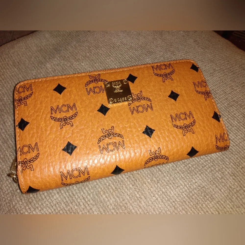 Mcm long zippy wallet - Picture 1 of 5